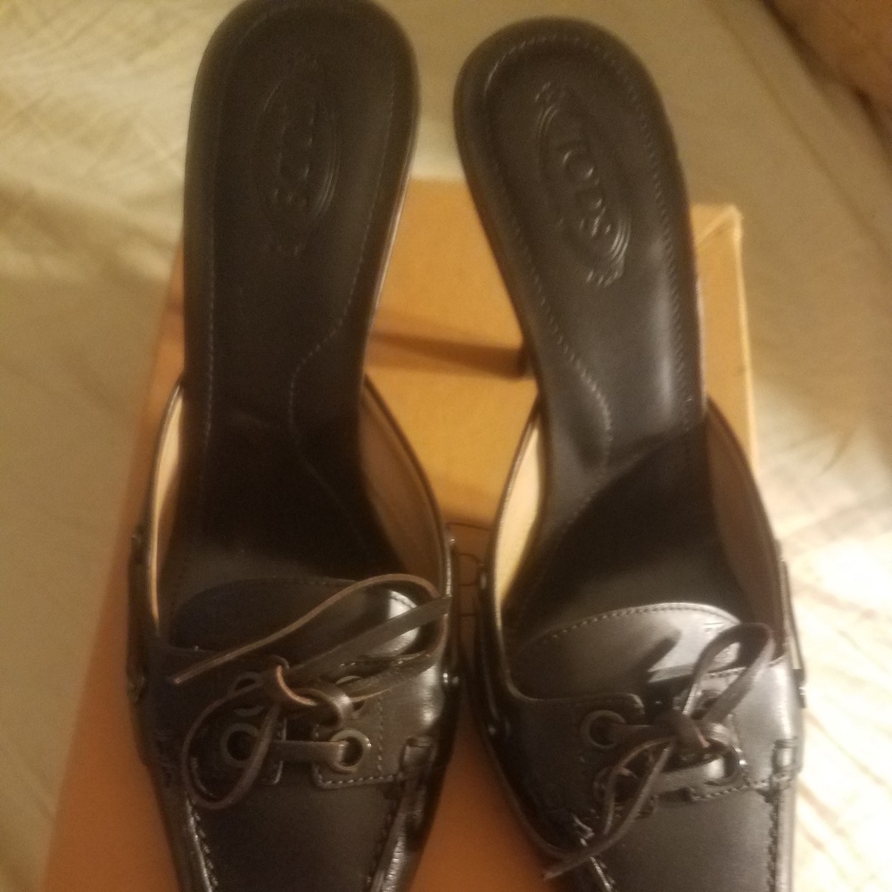 EUC Tod's Brown Leather Kittenish Heel Mule 8